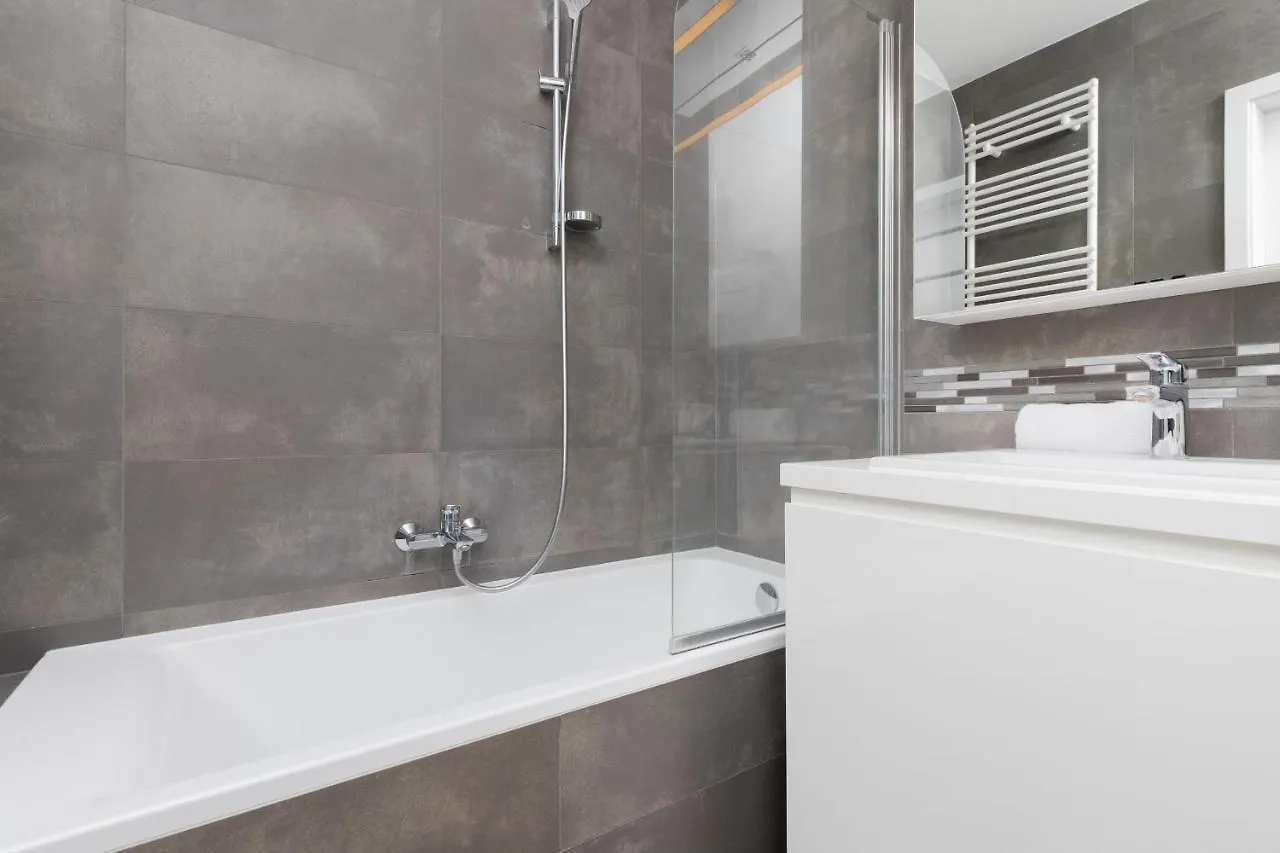 Spacious Apartment Aleja Rzeczypospolitej With Balcony By Noclegi Renters Гданьск