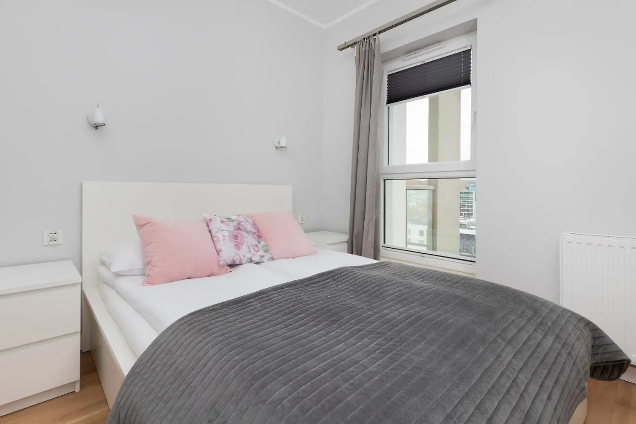 Spacious Apartment Aleja Rzeczypospolitej With Balcony By Noclegi Renters Гданьск Польша