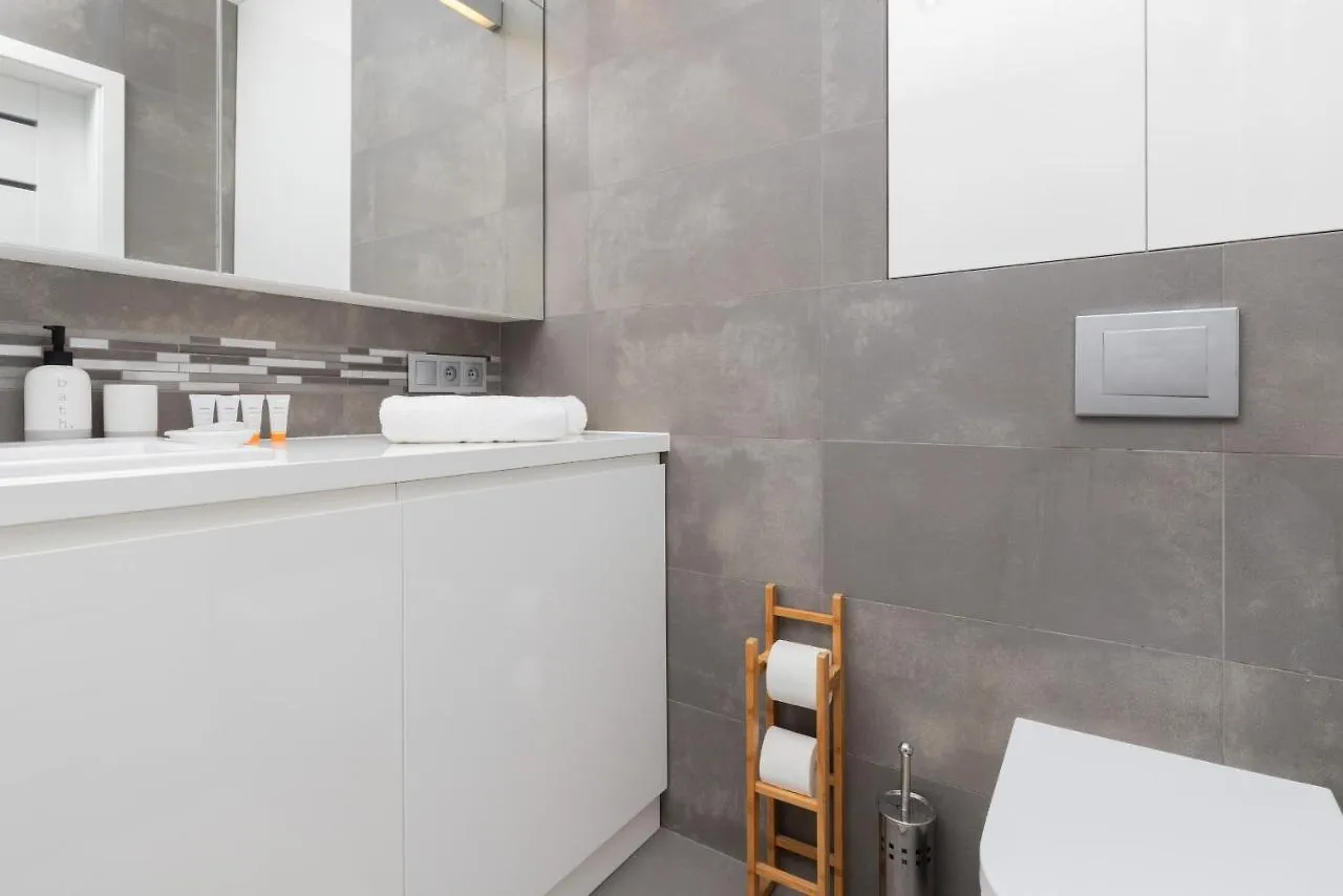 Spacious Apartment Aleja Rzeczypospolitej With Balcony By Noclegi Renters Гданьск